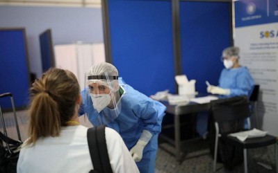 Μαζικά τεστ σε Βρετανούς επιβάτες, αρνητικά τα πρώτα  τεστ