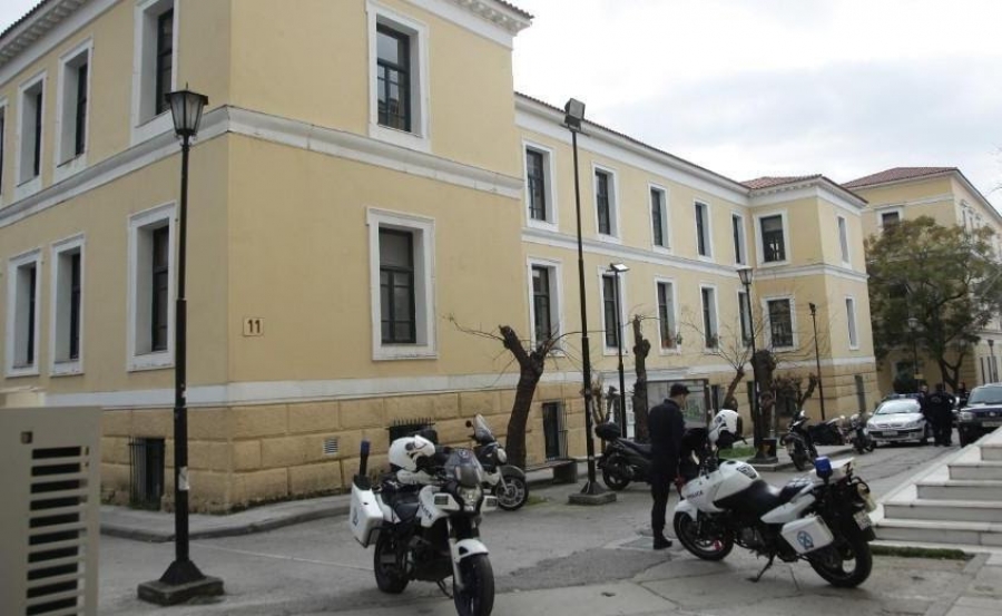 Συναγερμός στην Ευελπίδων μετά από τηλεφώνημα για βόμβα – Εκκενώνονται τα δικαστήρια