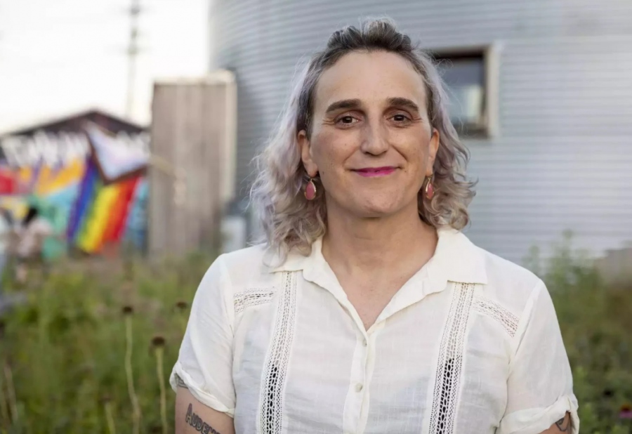 Αυτοί πολεμούν το ICE, τον Trump, τη λογική – Trans βουλευτής της Μινεσότα ζήτησε να βλέπουν τα παιδιά πορνό για «εκπαιδευτικούς λόγους»