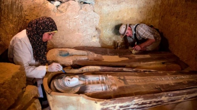 Σοκαρισμένοι οι αρχαιολόγοι - Σαρκοφάγος αποκάλυψε μούμια 4.000 ετών καλυμμένη με χρυσό