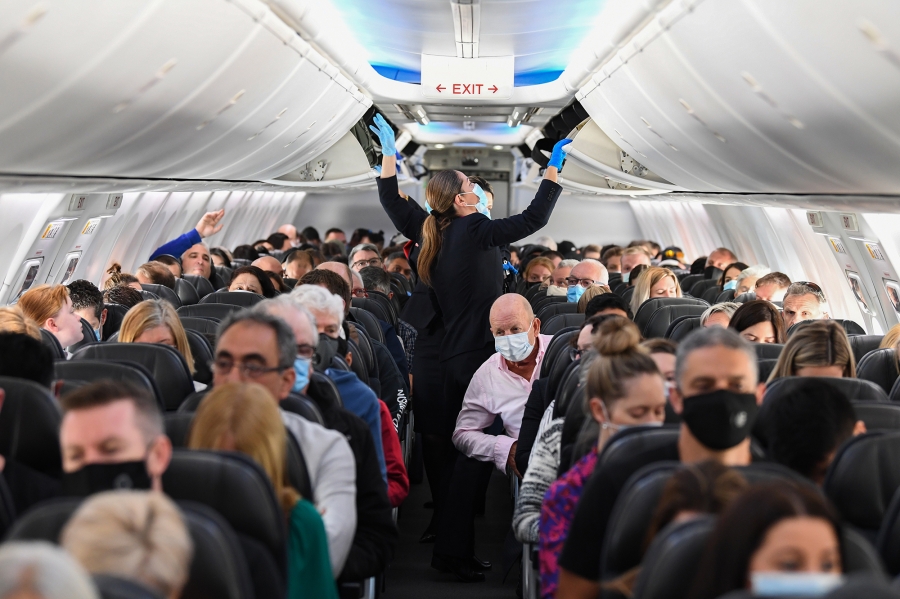 ΗΠΑ -  FAA: Απείθαρχο με τη χρήση μάσκας το 75% των επιβατών στα αεροπλάνα
