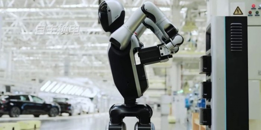 Μισό αιώνα μπροστά η Κίνα - Εκπληκτικό βίντεο δείχνει ρομπότ να αλλάζει μόνο του την μπαταρία του