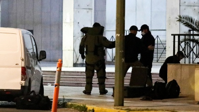 Στη φυλακή ο 48χρονος Σουδανός που συνελήφθη με χειροβομβίδες έξω από τη ΓΑΔΑ