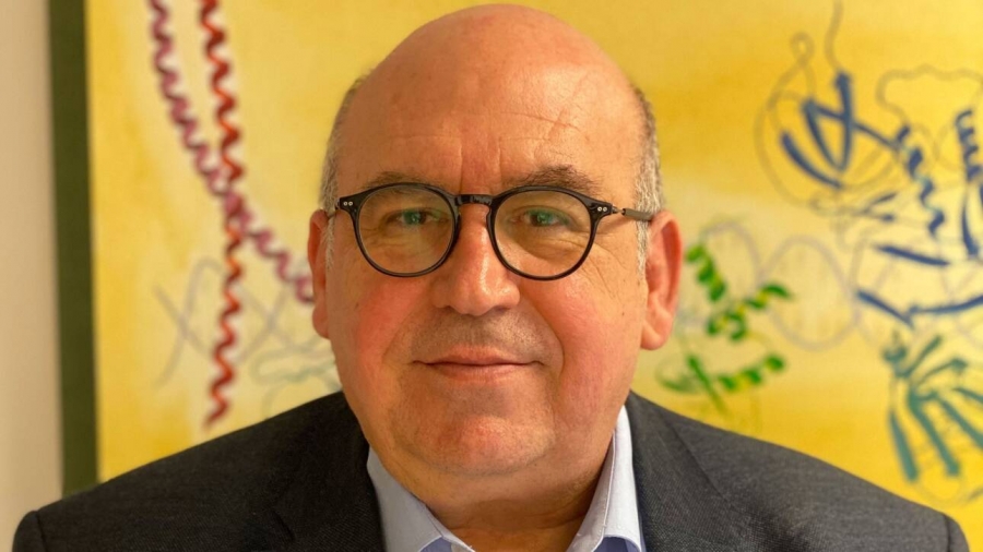 Δ. Θάνος: Πιο μεταδοτική η Omicron αλλά με πιο ήπια συμπτώματα – Θα επικρατήσει της Delta