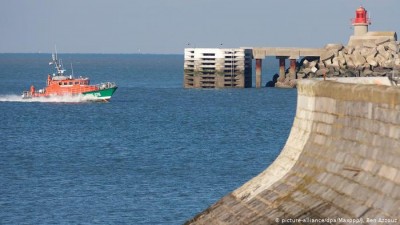 Συμφωνία Βρετανίας – Γαλλίας για την αντιμετώπιση των μεταναστευτικών ροών στη Μάγχη