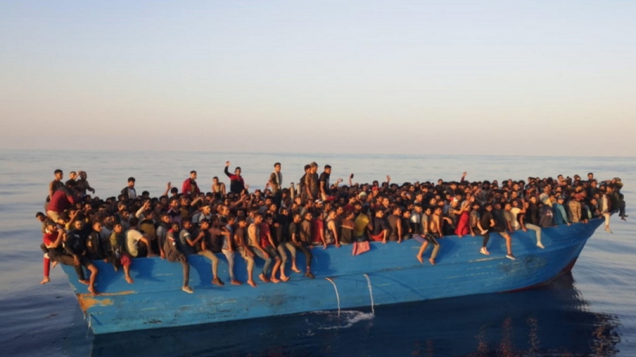 Ιταλία: Βάρκα που μετέφερε 49 Αφρικανούς μετανάστες ναυάγησε στα ανοιχτά της Lampedusa