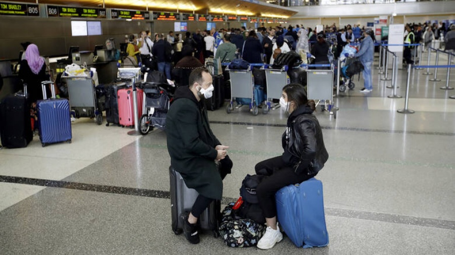 Υποχρεωτική κατ' οίκον καραντίνα από τις 12 το μεσημέρι για όλους τους επιβάτες πτήσεων από το Εξωτερικό
