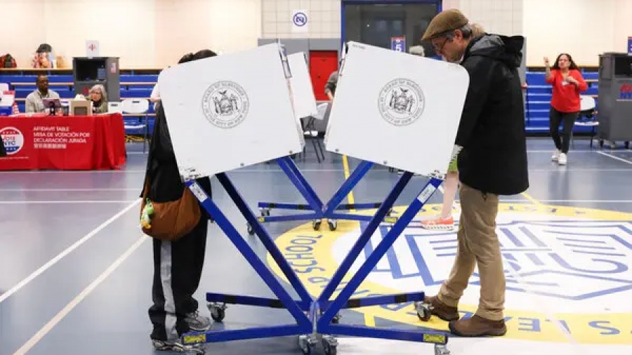 Τρόμος στη Wall Street – Η Νέα Υόρκη σύντομα θα έχει έναν σοσιαλιστή δήμαρχο… ή κατά τον Trump έναν «κομμουνιστή τρελό»