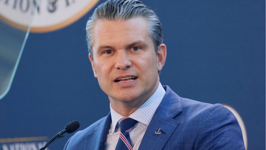 Σαρωτικός Hegseth (ΗΠΑ): Τέλος οι «τύποι με φορέματα» από τον στρατό