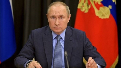 Putin για ρωσικά εμβόλια: Απλά και αποτελεσματικά όπως το... καλάσνικοφ