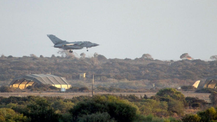 Alert in Cyprus: Sirens sound, bases and airport evacuated, fighter jets scrambled, Greece sends frigates and F-16s