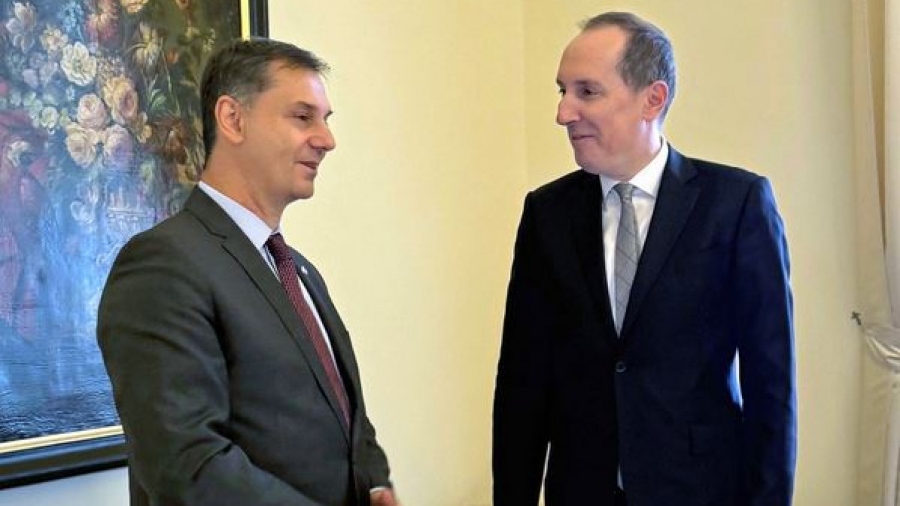 Οι συναντήσεις Θεοχάρη στην Πράγα για ενίσχυση των διμερών σχέσεων: Αξιόπιστος εταίρος