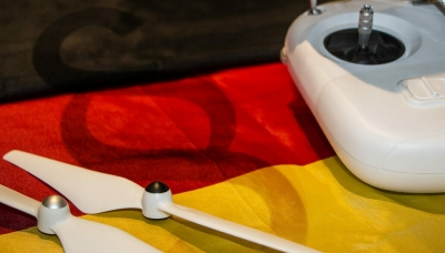 Συναγερμός στην Γερμανία: Εγκαθιστά συστήματα αεράμυνας στα κτίρια του ΥΠΑΜ εξαιτίας ύποπτων υπερπτήσεων drones