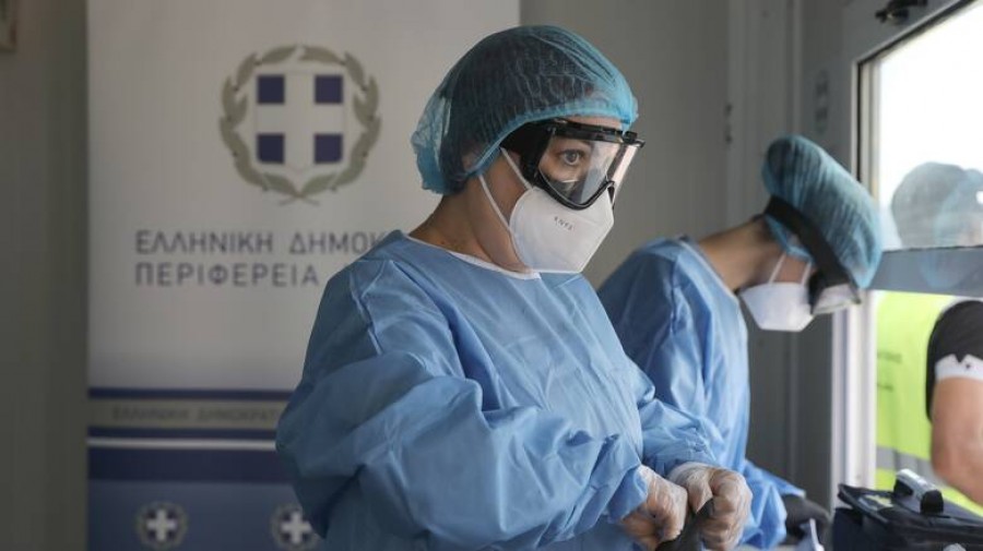 Κορωνοΐός: Νέο αρνητικό ρεκόρ με 2.056 κρούσματα, στους 626 οι νεκροί - Συναγερμός στα Ιωάννινα, 24 κρούσματα σε γηροκομείο - Με σοβαρά συμπτώματα οι ηλικιωμένοι