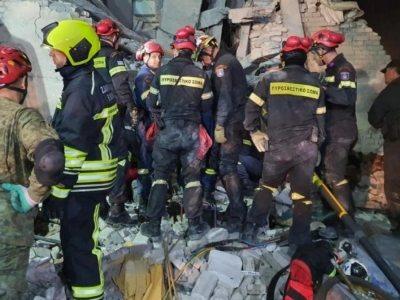 Καταστροφικός σεισμός στην Τουρκία: Ολονύχτιες έρευνες από την ΕΜΑΚ στα ερείπια κτιρίου στην Αντιόχεια