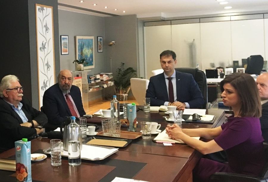 Ενημέρωση από τον υπουργό Τουρισμού στα κόμματα για τον κορωνοϊό