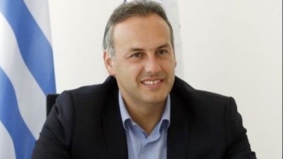 Παπανικολάου (Γλυφάδα): Μοιράζει tablets για να μη μείνει κανένα παιδί εκτός τηλεκπαίδευσης