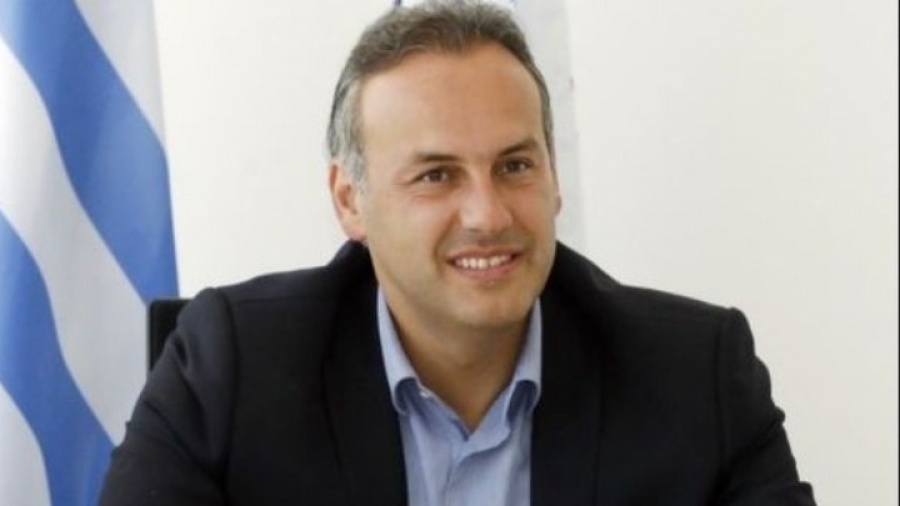 Παπανικολάου (Γλυφάδα): Μοιράζει tablets για να μη μείνει κανένα παιδί εκτός τηλεκπαίδευσης