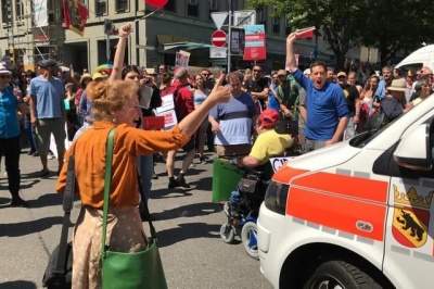 Δυναμικές διαδηλώσεις κατά της καραντίνας και της «καταπάτησης θεμελιωδών δικαιωμάτων» στην Ελβετία