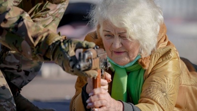 Scott Ritter (πρώην CIA): Η Ουκρανία σε θλιβερή κατάσταση, καταρρέει - Στέλνουν ηλικιωμένες Ουκρανές στον στρατό