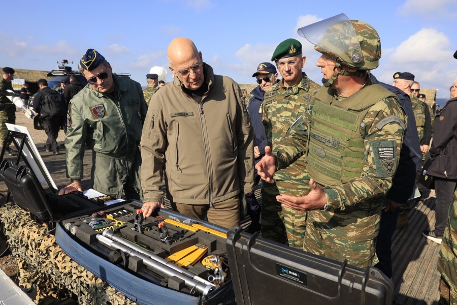 Δένδιας: Οι Ένοπλες Δυνάμεις έχουν μπει στη νέα εποχή, όχι μόνο με το δεξί, αλλά και με τα δύο πόδια