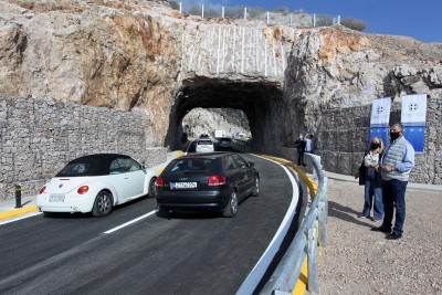 Περιφέρεια Αττικής: Παραδόθηκε στην κυκλοφορία η σήραγγα του Καραμανλή