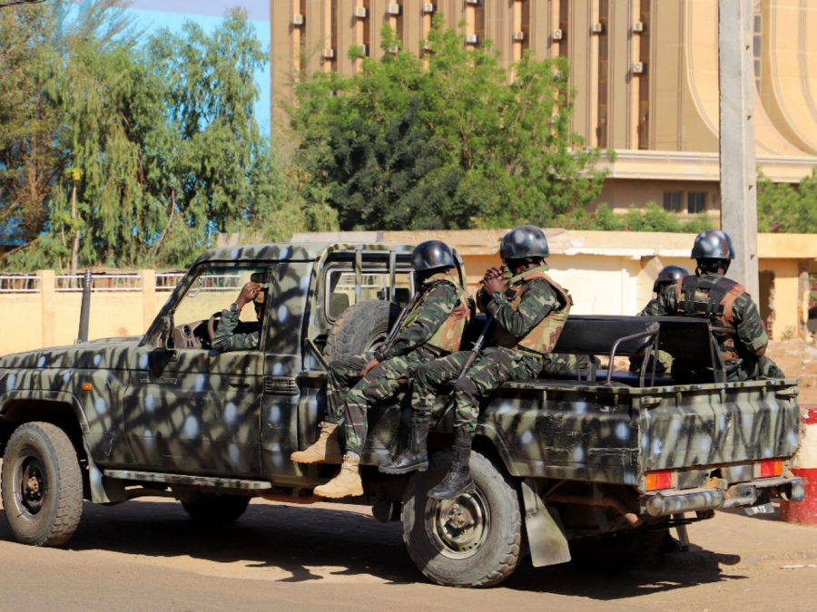 Χτυπούν και πάλι τα τύμπανα του πολέμου – Έτοιμη για στρατιωτική επέμβαση στον Νίγηρα η Ένωση της Δυτικής Αφρικής