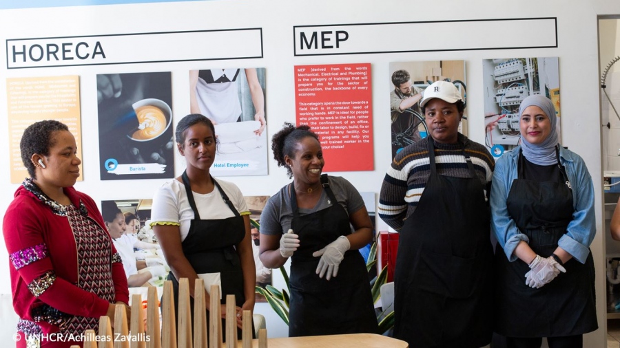 Περισσότερες ευκαιρίες για τις γυναίκες πρόσφυγες: Νέα εκπαιδευτικά προγράμματα από την Ακαδημία για Γυναίκες Πρόσφυγες