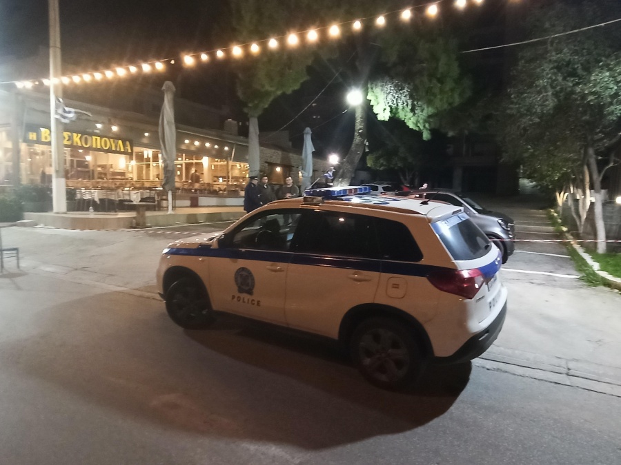 Πυροβολισμοί σε ταβέρνα στη Βάρη - Δύο νεκροί και μια γυναίκα τραυματισμένη