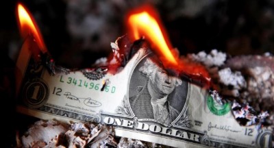 Το μεγάλο σορτάρισμα: Σε υψηλά τετραετίας τα στοιχήματα κατά του δολαρίου