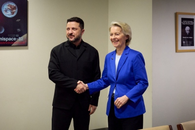 Νέα show από τις Βρυξέλλες: Η von der Leyen υπόσχεται στον Zelensky κυρώσεις κατά της Ρωσίας χωρίς τέλος