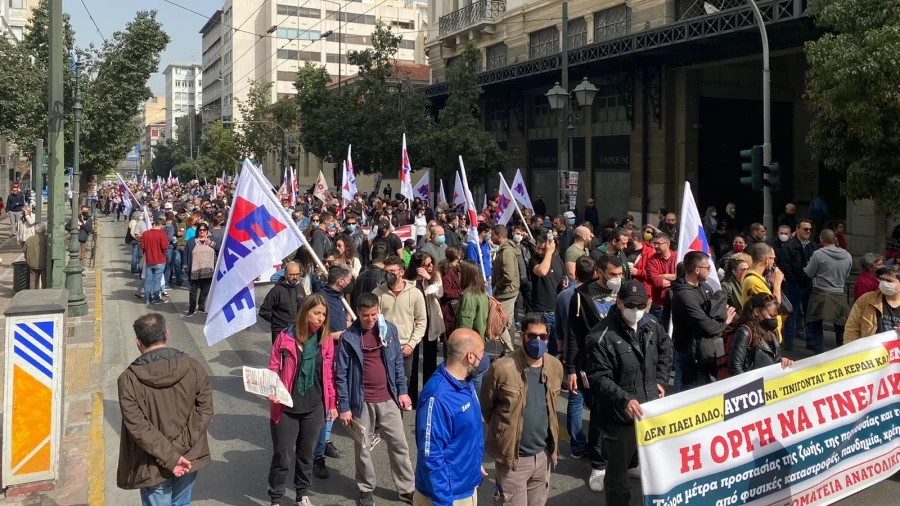«Παραλύει» το κέντρο της Αθήνας λόγω απεργίας: Σε εξέλιξη οι πορείες ΓΣΕΕ, ΠΑΜΕ - «Χειρόφρενο» στα ΜΜΜ