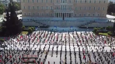 Εντυπωσιακή διαδήλωση του ΠΑΜΕ για την Πρωτομαγιά σε εποχή κορωνοϊού - Κουτσούμπας: Το βλέμμα όλων στραμμένο στην επόμενη ημέρα