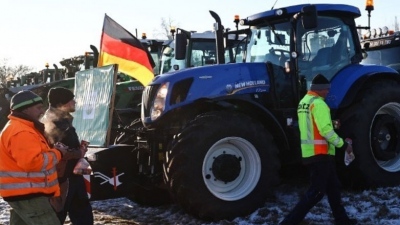Αμβούργο: Οι αγρότες απέκλεισαν με τρακτέρ τις εισόδους του λιμανιού