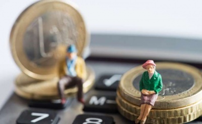 Σε προεκλογική τροχιά η αναστολή της περικοπής συντάξεων χηρείας σε 100.000 δικαιούχους