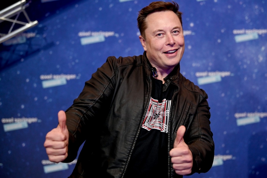 Elon Musk: Η σκληρή ανατροφή του υπήρξε η κινητήρια δύναμη της φιλοδοξίας του
