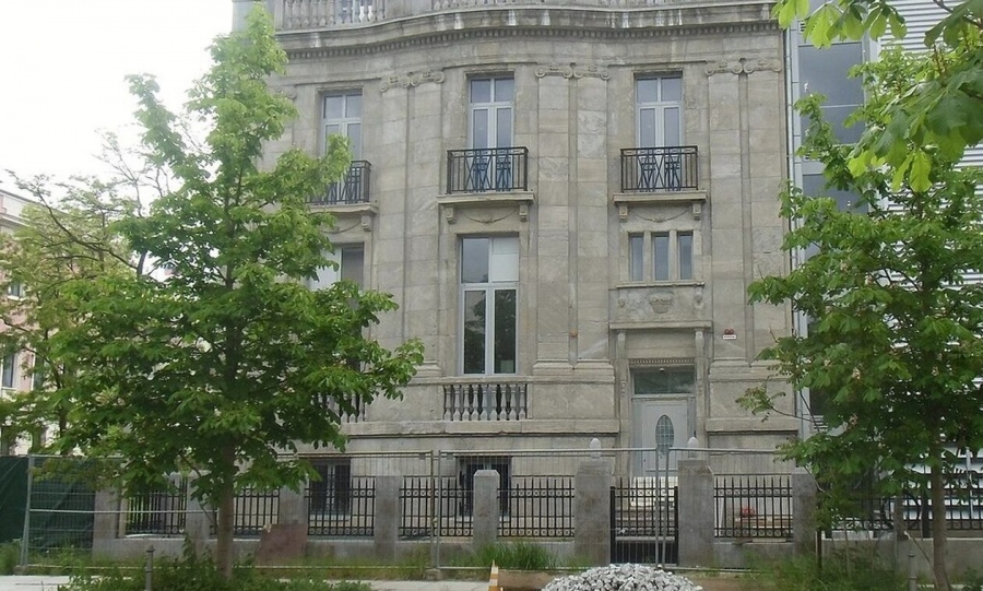 Εμπρηστικός μηχανισμός σε αυτοκίνητο της ελληνικής πρεσβείας στο Βερολίνο