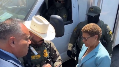 «Συνήθισέ μας γιατί δεν φεύγουμε» - Φουντώνει η κόντρα μεταξύ της αριστερής Δημάρχου του Los Angeles και των οργάνων της τάξης