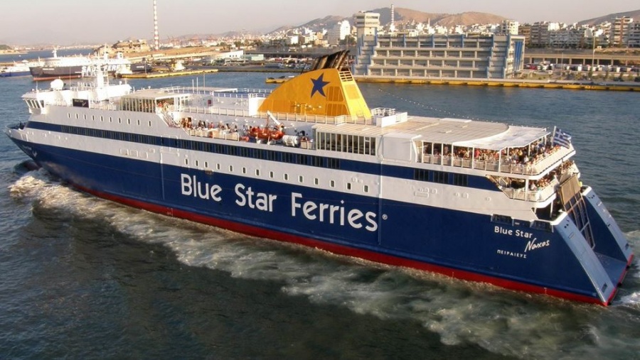 Eπέστρεψαν με ασφάλεια στον Πειραιά οι 1.365 επιβάτες του «Blue Star Naxos»