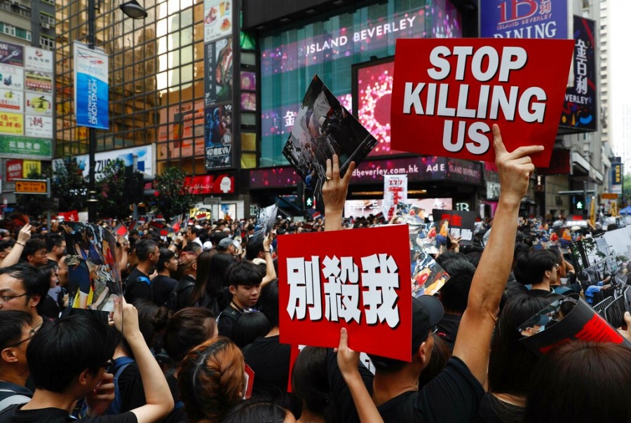 Κίνα: Ανόητη και παράτολμη η στήριξη της Apple στους διαδηλωτές του Χονγκ Κονγκ