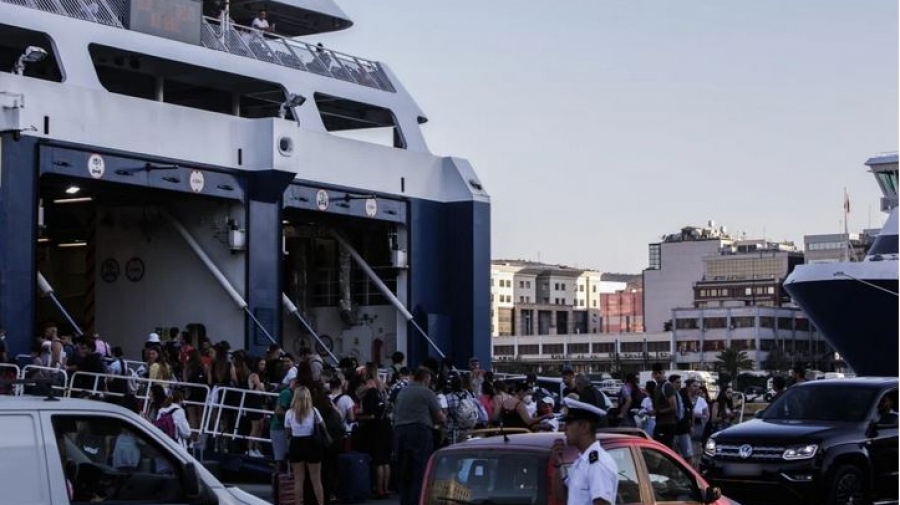 Κανονικά τα ακτοπλοϊκά δρομολόγια από τα λιμάνια της Αττικής - Χωρίς προβλήματα αναχωρούν οι ταξιδιώτες του Αυγούστου