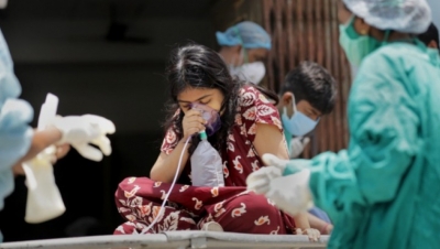 Οξυγόνο και εξοπλισμό στέλνει η Γαλλία στην Ινδία – Βοήθεια και από άλλες χώρες