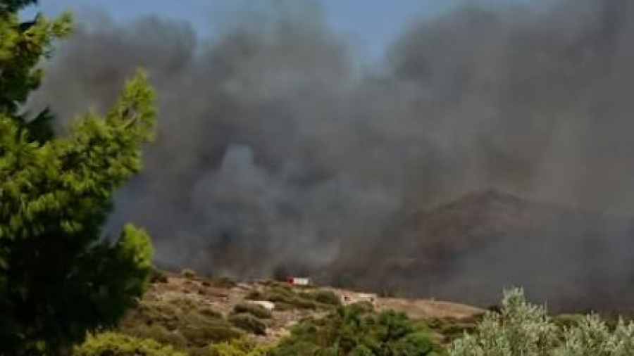 Φωτιά και στο Σούνιο, κοντά στο ξενοδοχείο Cape Sounio