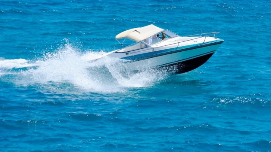 Παραλίγο τραγωδία στη Ρόδο – Δύο άνθρωποι τραυματίστηκαν, όταν έπεσαν από σκάφος στη θάλασσα