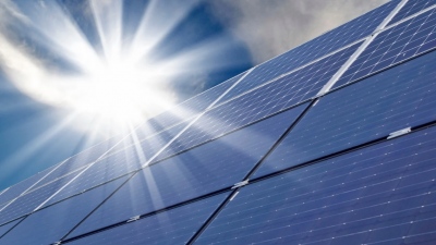 Ξεκίνησε η λειτουργία δύο φωτοβολταϊκών πάρκων της HELLENiQ ENERGY στη Ρουμανία