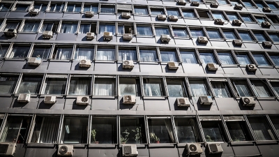 Θα... «λιώσουν» οι Ισπανοί το καλοκαίρι: Η κυβέρνηση βάζει «κόφτη» στη χρήση κλιματιστικών στα δημόσια κτίρια