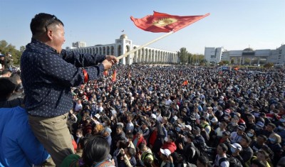 Στο χάος παραμείνει το Κιργιστάν, κατευθύνεται σε πρόωρες βουλευτικές εκλογές
