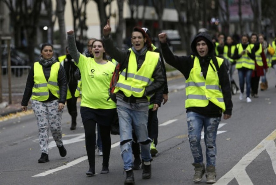 Γαλλία: Το 56% των πολιτών θέλουν να σταματήσουν οι κινητοποιήσεις των «Κίτρινων Γιλέκων»