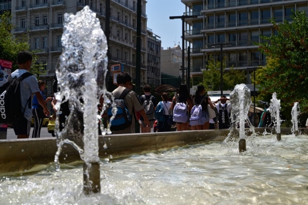 Σε επιφυλακή ο Δήμος Αθηναίων για τον καύσωνα - Ανοίγουν κλιματιζόμενοι χώροι και τηλεφωνική γραμμή υγείας
