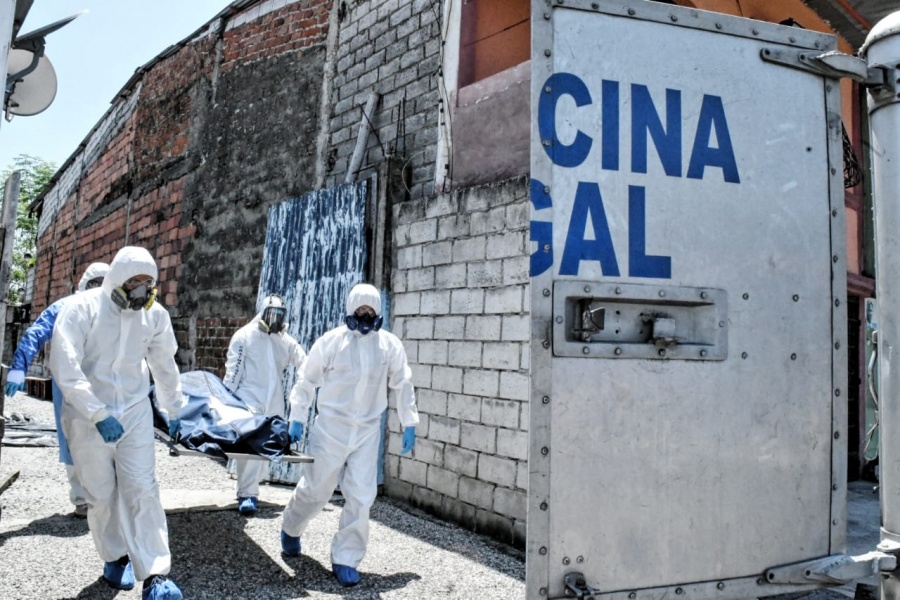 Κορωνοϊός: Στον Ισημερινό ζουν για ημέρες μαζί με τους νεκρούς συγγενείς τους